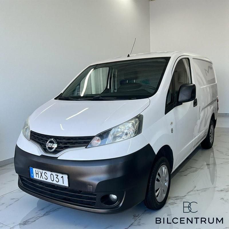 Vit Begagnad 2015 Nissan NV200 Van | 69 900 kr (Marknadspris) - Bild 1/4