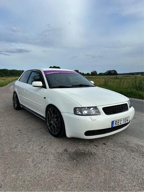 Vit Begagnad 2000 Audi A3 Halvkombi | 43 000 kr - Bild 1/4