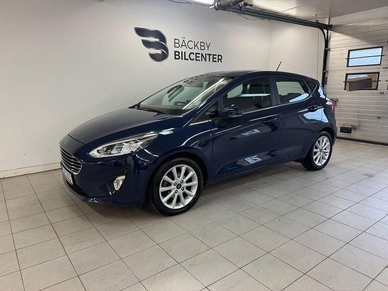 Blå Begagnad 2018 Ford Fiesta Halvkombi | 149 900 kr (Marknadspris) - Bild 1/4