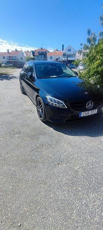 Svart Begagnad 2019 Mercedes C200 Avantgarde Kombi | 250 000 kr (Bra pris) - Bild 1/4