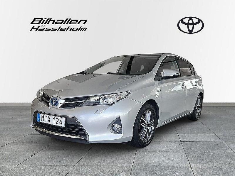 Silver Begagnad 2015 Toyota Auris Hybrid Edition Halvkombi | 154 900 kr (Marknadspris) - Bild 1/4