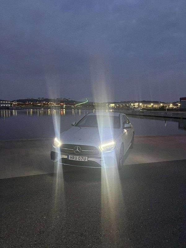 Silver Begagnad 2021 Mercedes E300 AMG line Sedan | 409 000 kr (Marknadspris) - Bild 1/4