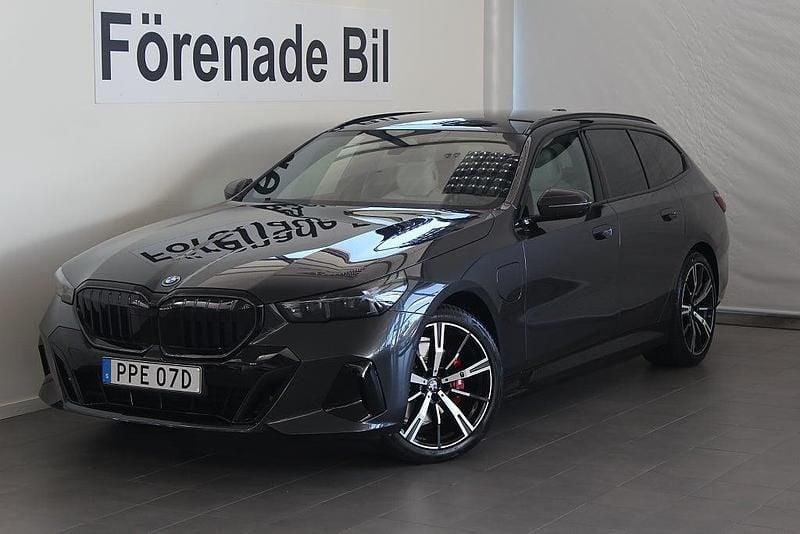 Begagnad BMW 530e Shadowline 2026 Grå Kombi