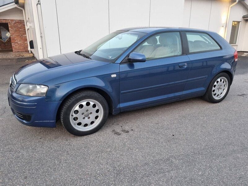 Blå Begagnad 2004 Audi A3 Attraction Halvkombi | 42 000 kr (Dyr) - Bild 1/2