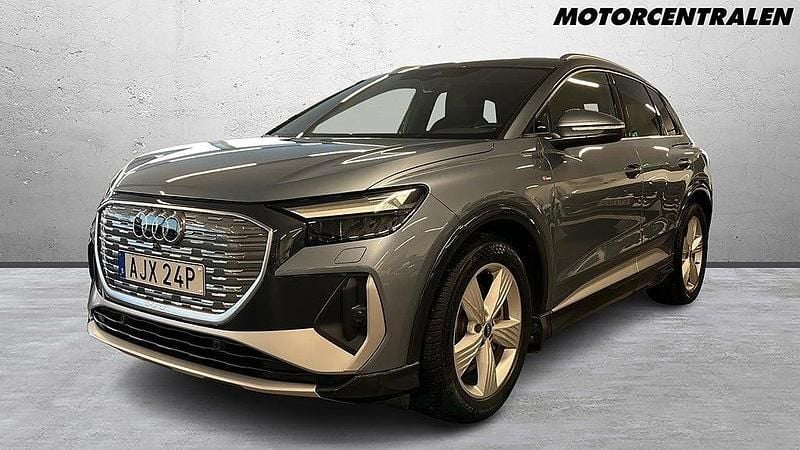 Blå Begagnad 2022 Audi Q4 e-tron S-Line SUV | 449 000 kr (Marknadspris) - Bild 1/4