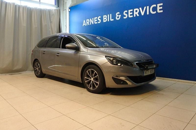 Grå Begagnad 2015 Peugeot 308 Allure Kombi | 79 900 kr (Marknadspris) - Bild 1/4