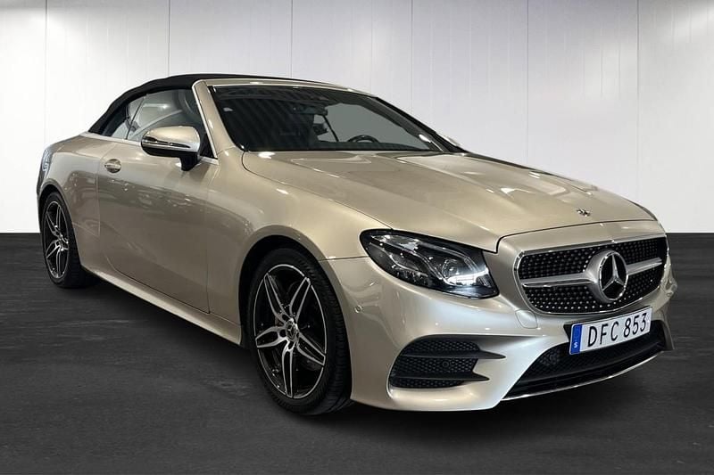 Silver Begagnad 2017 Mercedes E200 AMG Cab | 429 900 kr (Marknadspris) - Bild 1/4
