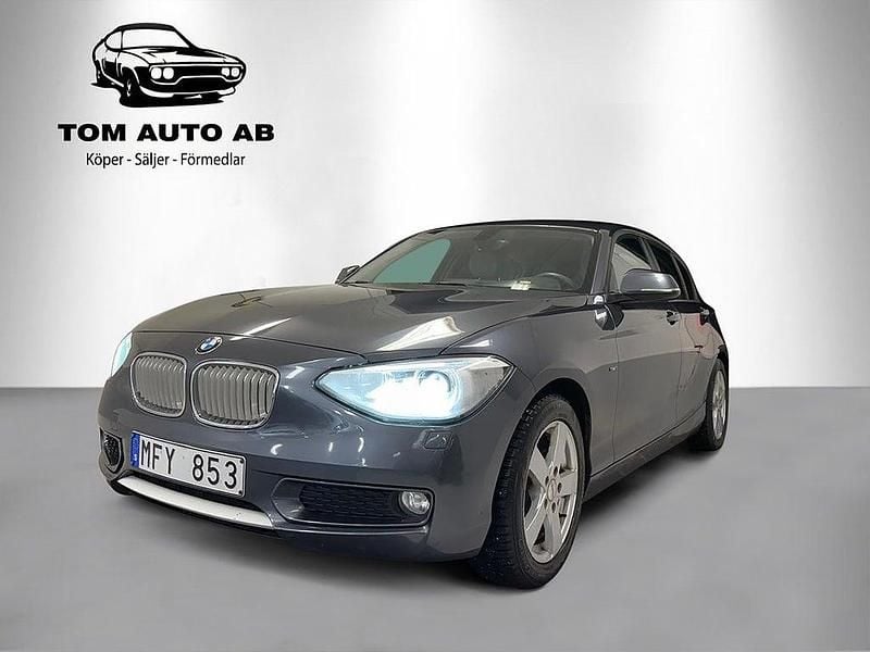 Grå Begagnad 2011 BMW 118 Urban Line Halvkombi | 89 900 kr (Marknadspris) - Bild 1/4