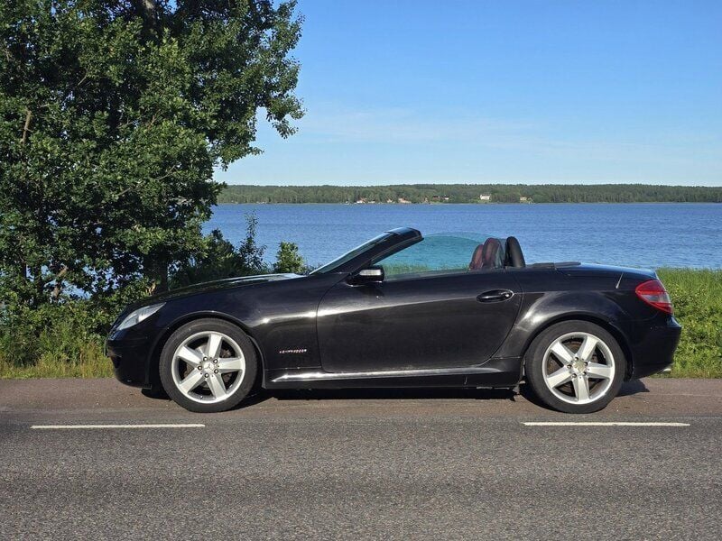 Svart Begagnad 2005 Mercedes SLK200 Cab | 85 000 kr (Marknadspris) - Bild 1/4