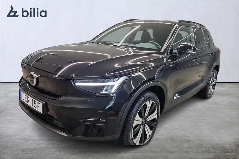 Svart Begagnad 2022 Volvo XC40 Core SUV | 334 900 kr (Superpris) - Bild 1/3