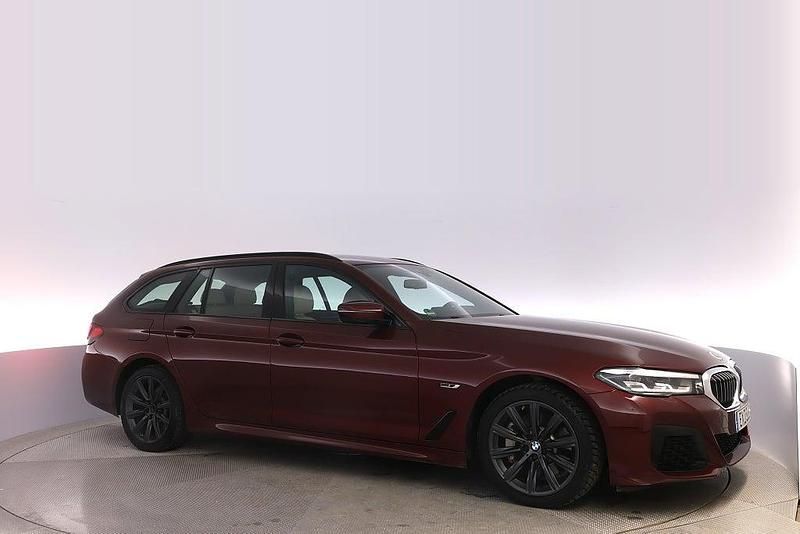 Begagnad BMW 530e M Sport 184 HK (135 kW) 2022 Röd Kombi
