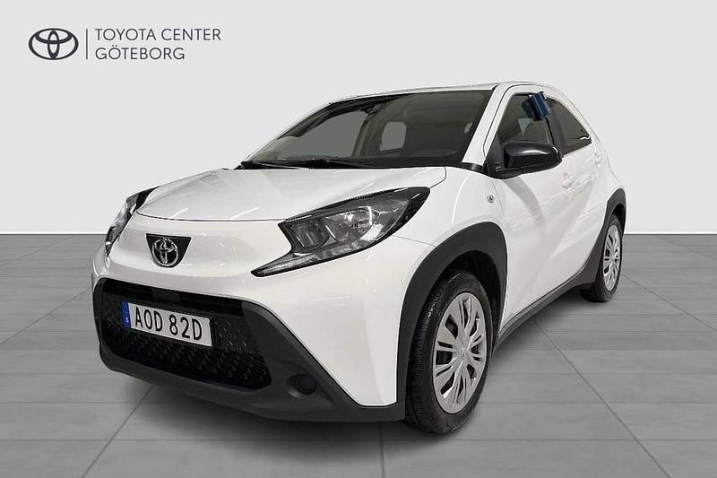 Vit Begagnad 2022 Toyota Aygo X Play SUV | 174 900 kr (Lite dyr) - Bild 1/2