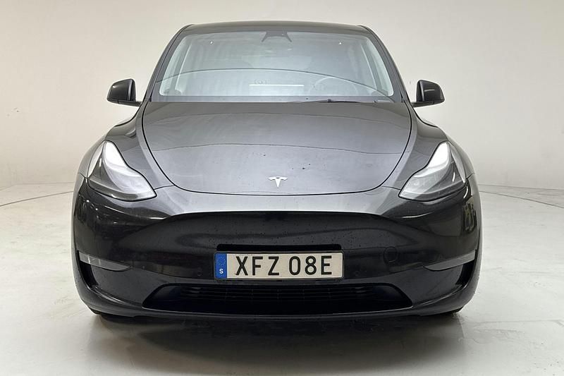 Begagnad Tesla Model Y Long Range AWD 378 kW (514 HK) 2022 Svart SUV
