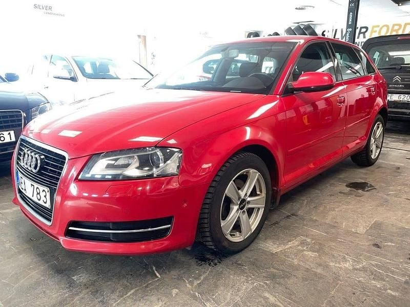 Begagnad Audi A3 Attraction 105 HK (77 kW) 2013 Röd