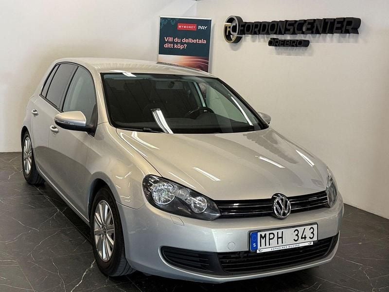 Ljusbrun Begagnad 2010 VW Golf VI Halvkombi | 54 900 kr (Marknadspris) - Bild 1/4