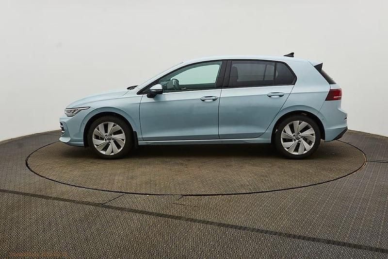 Begagnad VW Golf VIII 150 HK (110 kW) 2025 Ljusblå Halvkombi
