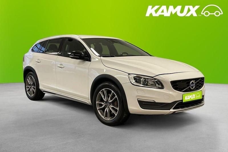 Vit Begagnad 2018 Volvo V60 CC Standard Kombi | 169 000 kr (Bra pris) - Bild 1/4