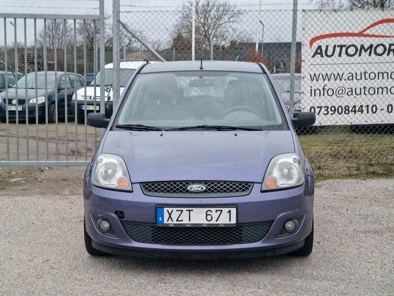 Lila Begagnad 2006 Ford Fiesta Halvkombi | 33 900 kr (Marknadspris) - Bild 1/4