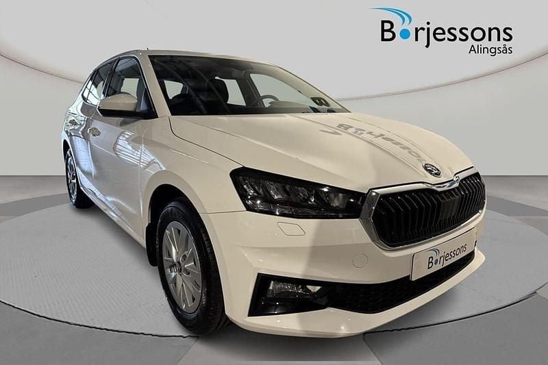 Vit Ny 2025 Skoda Fabia Selection Halvkombi | 262 400 kr (Marknadspris) - Bild 1/4