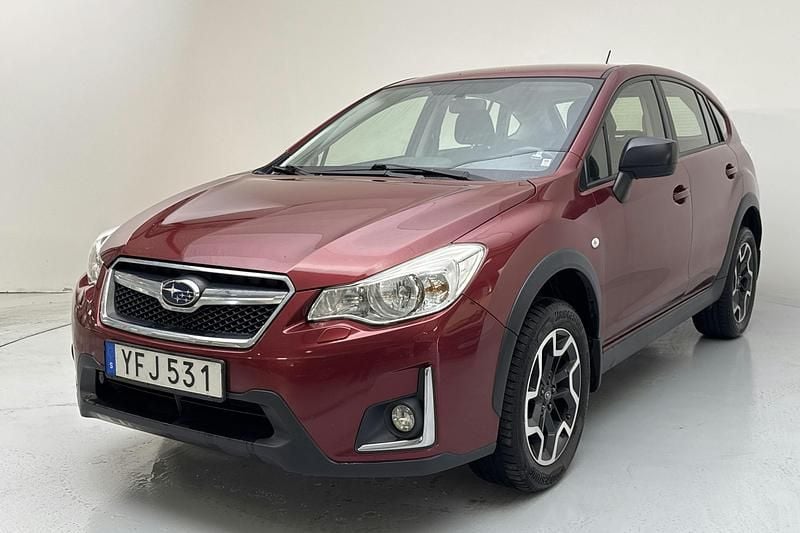 Ljusröd Begagnad 2016 Subaru XV SUV | 158 900 kr - Bild 1/4