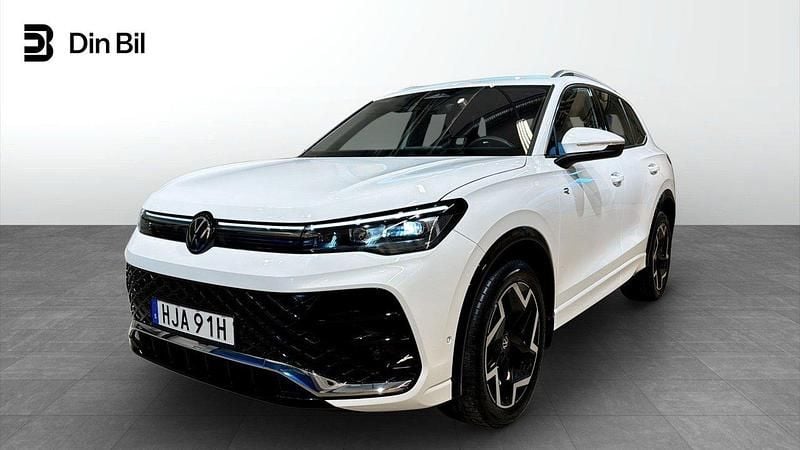 Vit Begagnad 2025 VW Tiguan R-line SUV | 489 900 kr (Lite dyr) - Bild 1/4