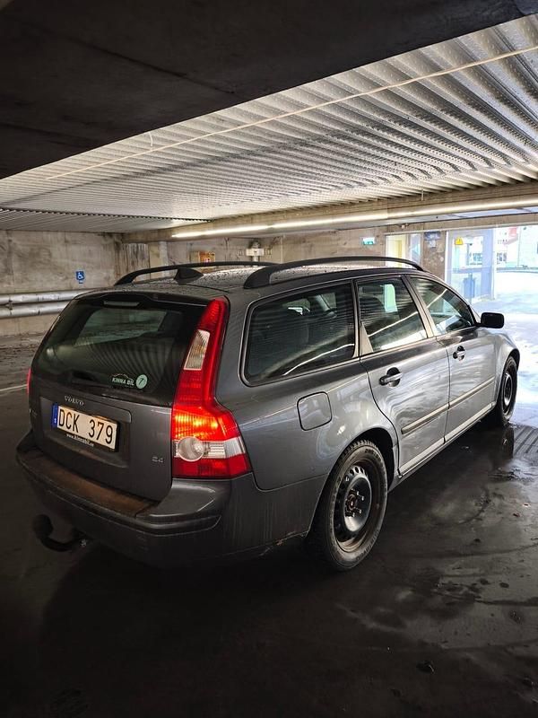 Begagnad 2006 Volvo V50 Kombi | 30 000 kr (Marknadspris) - Bild 1/4