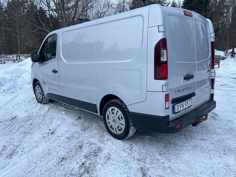 Begagnad Fiat Talento 120 HK (88 kW) 2016 Grå Minibuss