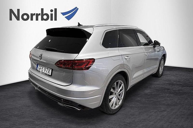 Begagnad VW Touareg R-line 286 HK (210 kW) 2021 Silver SUV