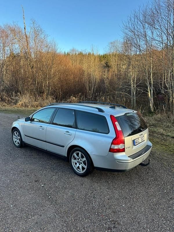 Begagnad 2005 Volvo V50 Kombi | 35 000 kr (Marknadspris) - Bild 1/4