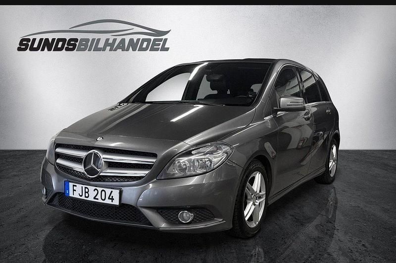 Mörkgrå Begagnad 2014 Mercedes B180 Minibuss | 49 900 kr (Dyr) - Bild 1/4