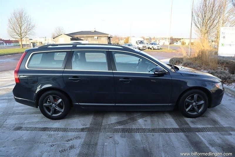 Grå Begagnad 2012 Volvo V70 Kombi | 69 900 kr (Bra pris) - Bild 1/4