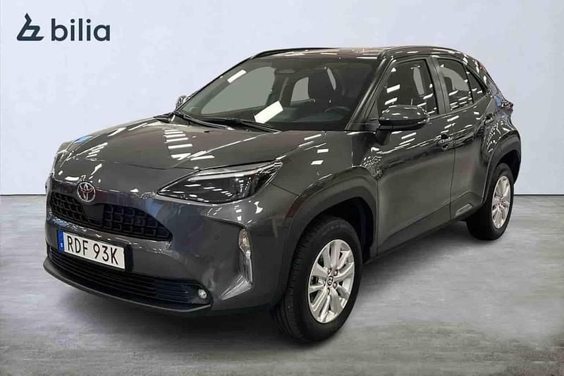 Grå Begagnad 2024 Toyota Yaris Cross SUV | 279 900 kr (Bra pris) - Bild 1/1