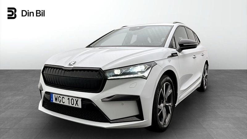 Vit (moon white metallic) Begagnad 2023 Skoda Enyaq iV SportLine SUV | 464 900 kr (Lite dyr) - Bild 1/4