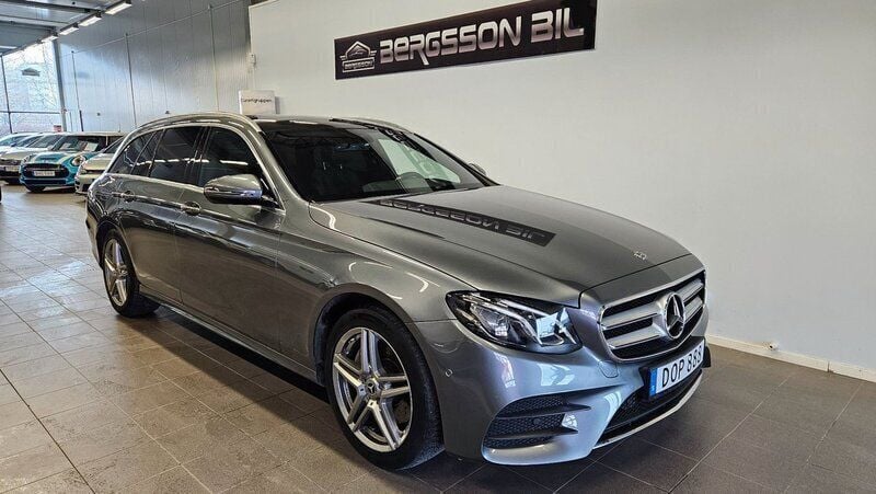Grå Begagnad 2017 Mercedes E220 AMG line Kombi | 274 900 kr (Marknadspris) - Bild 1/4