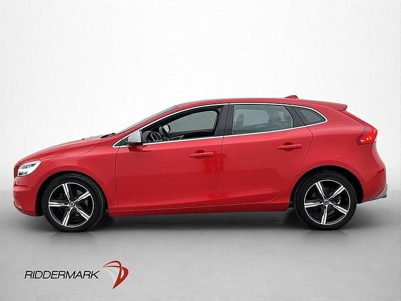 Begagnad Volvo V40 R-Design 122 HK (89 kW) 2016 Röd Halvkombi