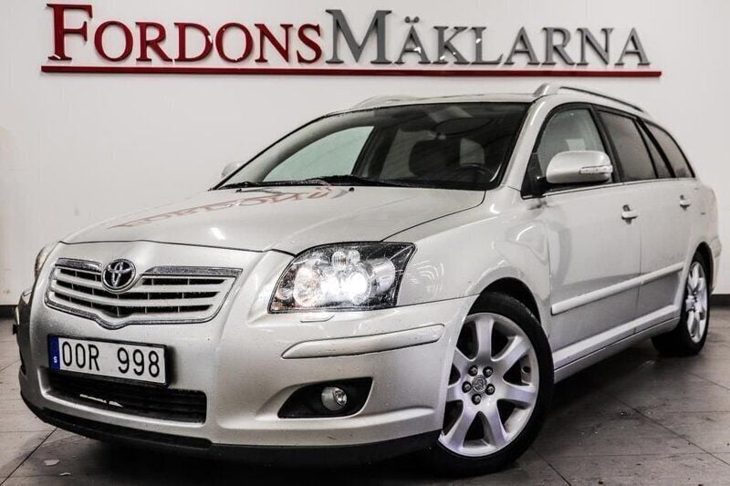Silver (grå) Begagnad 2007 Toyota Avensis Kombi | 29 900 kr (Superpris) - Bild 1/4