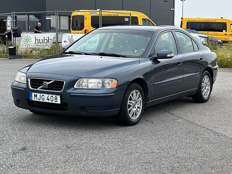 Blå Begagnad 2007 Volvo S60 Kinetic Sedan | 44 900 kr (Marknadspris) - Bild 1/4