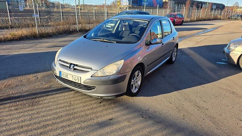 Silver Begagnad 2004 Peugeot 307 Halvkombi | 14 900 kr (Marknadspris) - Bild 1/4