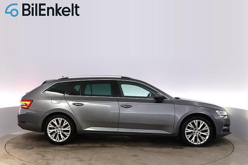 Begagnad Skoda Superb Business Line 218 HK (160 kW) 2022 Grå Kombi