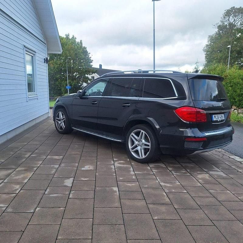 Svart Begagnad 2016 Mercedes GL350 AMG line SUV | 340 000 kr (Superpris) - Bild 1/2