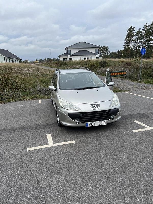 Grå Begagnad 2006 Peugeot 307 Kombi | 16 000 kr (Marknadspris) - Bild 1/4