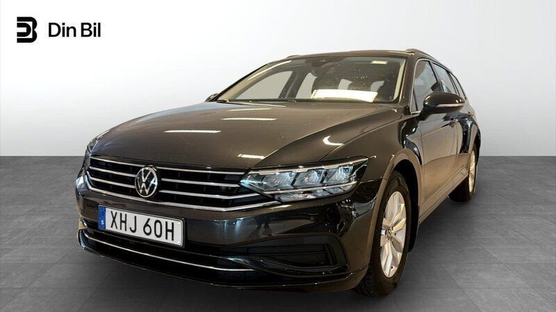 Mörkgrå Begagnad 2021 VW Passat Business Kombi | 239 900 kr (Marknadspris) - Bild 1/4