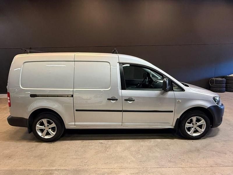 Begagnad VW Caddy Maxi 102 HK (75 kW) 2011 Silver Minibuss