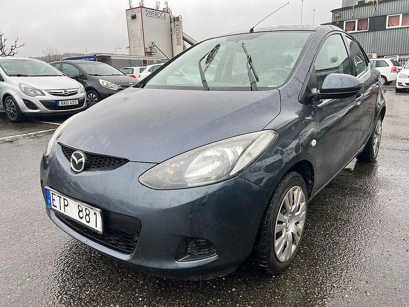 Grå Begagnad 2008 Mazda 2 Halvkombi | 28 999 kr (Marknadspris) - Bild 1/4