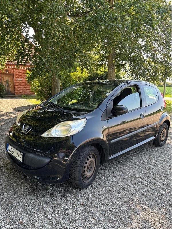 Svart Begagnad 2008 Peugeot 107 Halvkombi | 15 000 kr (Bra pris) - Bild 1/4