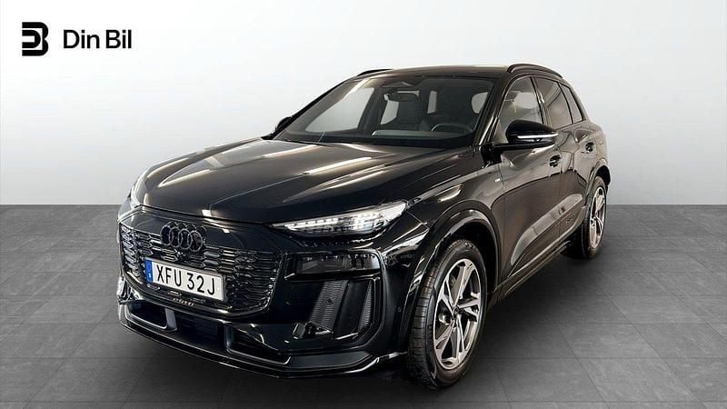 Svart (mytsvart metallic) Ny 2025 Audi Q6 e-tron Comfort SUV | 1 000 100 kr (Lite dyr) - Bild 1/4