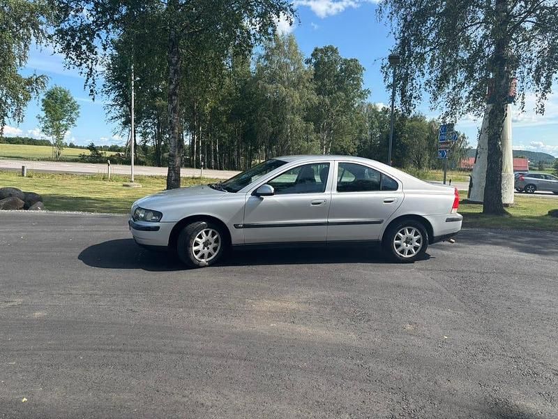 Begagnad 2003 Volvo S60 Sedan | 17 500 kr (Superpris) - Bild 1/4