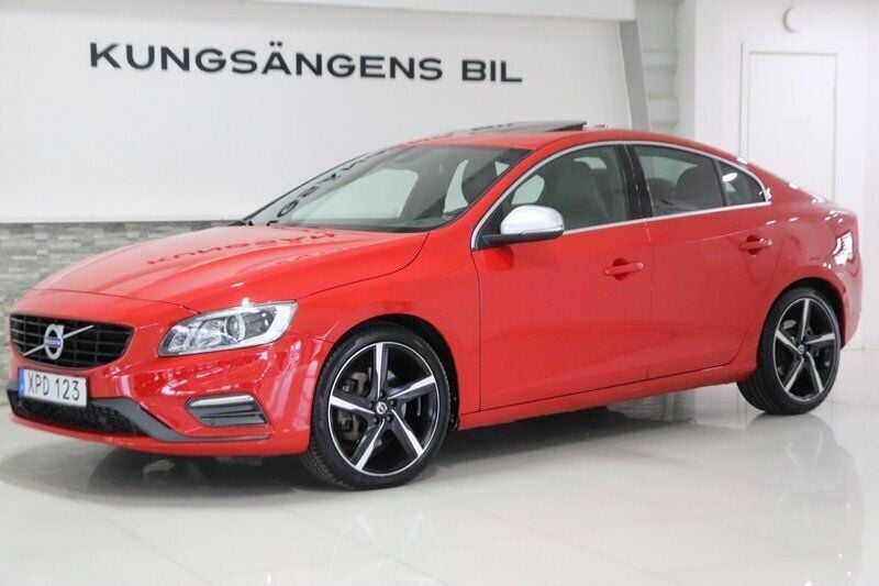 Röd Begagnad 2015 Volvo S60 R-Design Sedan | 204 900 kr (Marknadspris) - Bild 1/4