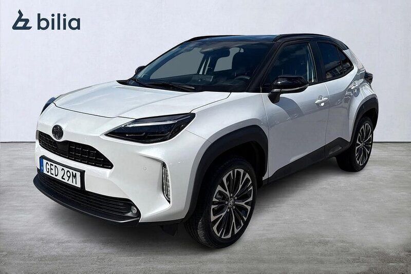 Vit Ny 2024 Toyota Yaris Cross Style SUV | 364 900 kr (Marknadspris) - Bild 1/3