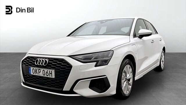 Ibisvit Begagnad 2023 Audi A3 Sportback e-tron Proline Sedan | 299 000 kr (Bra pris) - Bild 1/4